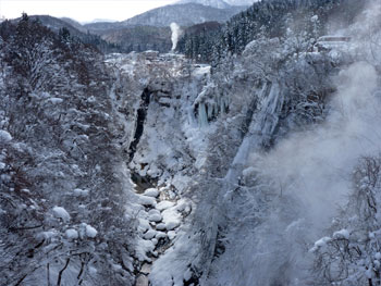 Webの駅ゆざわ--秋田県湯沢市地域情報動画配信サイト(観光情報)--湯沢の見どころ--皆瀬・小安エリア--湯っこの村のしがっこまつり
