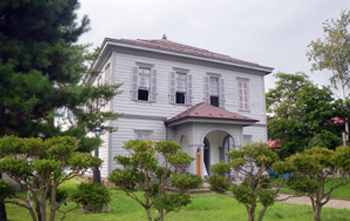 Webの駅ゆざわ--秋田県湯沢市地域情報動画配信サイト(観光情報)--湯沢の見どころ--湯沢駅周辺エリア--旧雄勝郡議事堂